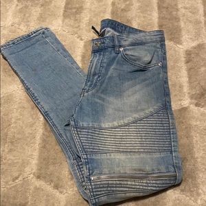 Biker style DIVIDED jeans with zipper detail